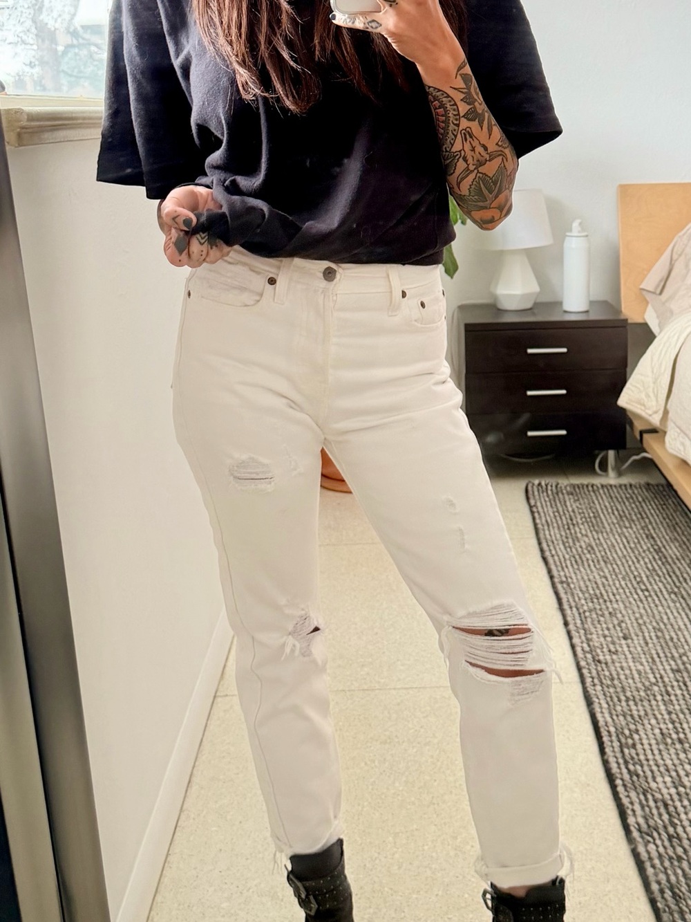 Classic Mid-Rise Ripped White Women’s Jeans by Levi’s